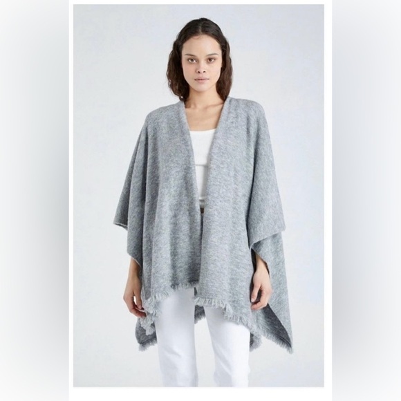 Beryll Women's Fringed Cashmere Cape Sweater OS - Picture 9 of 10